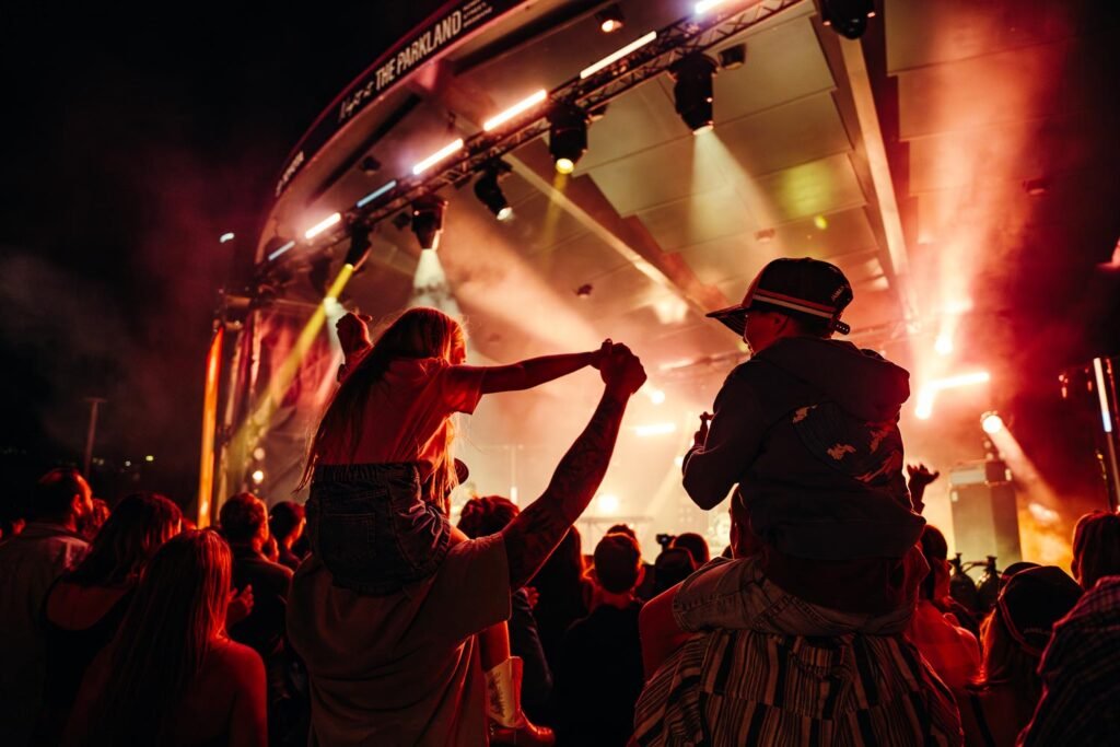 DSC08080-JAMES-JOHNSTON_NIGHT-AT-THE-PARKLAND-BRISBANE_14-09-25_KELSEY-DOYLE_@KJDOYLE-(2)